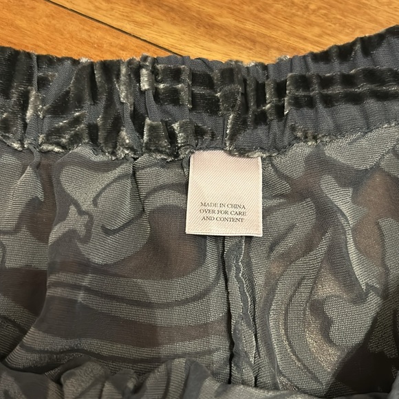 Victoria’s Secret Silk and Velvet Pajama Pants - Picture 4 of 7